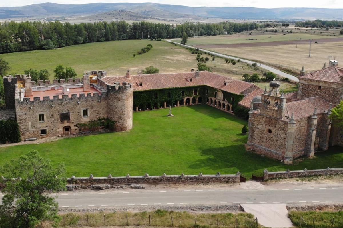 Casa rural Casa Fuerte San Gregorio I Almarza Exterior foto